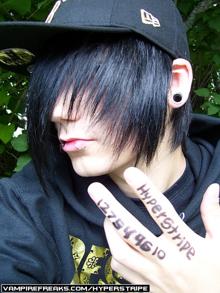 emo (17).jpg